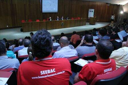 Crédito: Guina Ferraz - Os trabalhadores lotaram auditório, com destaque para bancários de todo o país