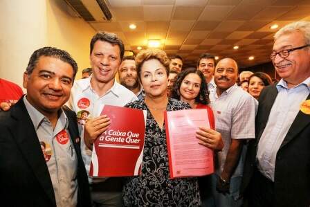 Dirigentes sindicais entregam documentos à presidenta no dia 15, em São Paulo