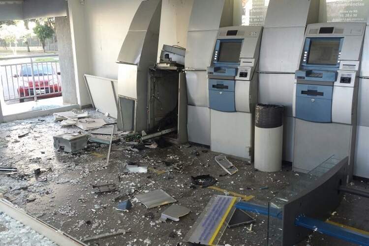 Agência bancária invadida no Guará