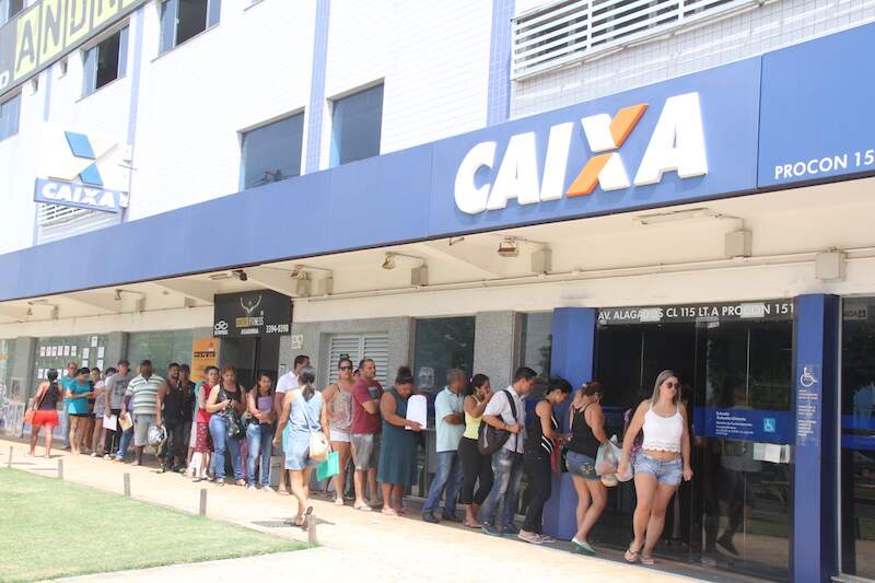 Resultado de imagem para agencia lotada caixa brasÃ­lia bancariosdf