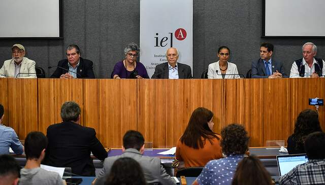 No encontro na Universidade de São Paulo (USP), os ex-ministros lançaram uma carta em que revelam preocupações com a área - Créditos: Nelson Almeida/AFP
